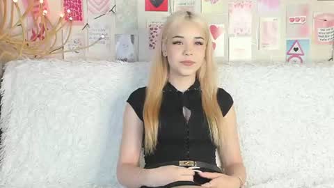 Snapshot of molly_popsy chatting on 08.03.26 Milena online show from 08.03.26