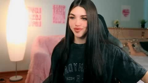 Snapshot of molly_rettyy chatting on 05.18.26 Molly online show from 05.18.26