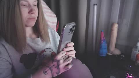 I have new photos come and see with love Molly online show from 01.28.25