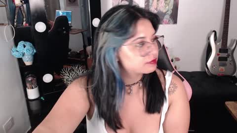 Snapshot of molly_shake chatting on 02.07.25 Molly online show from 02.07.25
