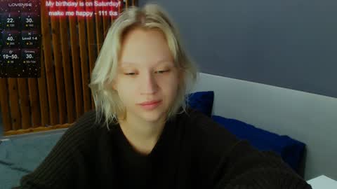 Snapshot of molly_smolly_ chatting on 12.06.24 lo online show from 12.06.24