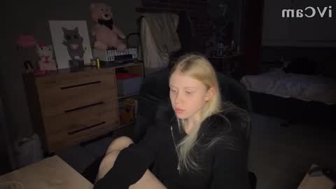 MollyBrith online show from 11.11.25