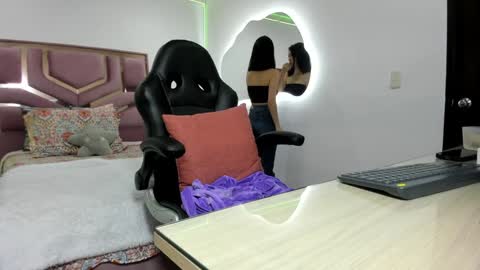 Molly  online show from 01.08.25