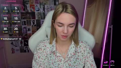 Snapshot of mollydevonn chatting on 09.12.25 Molly online show from 09.12.25