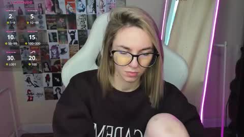 Molly online show from 10.05.25