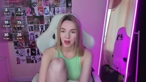 Molly online show from 10.07.25