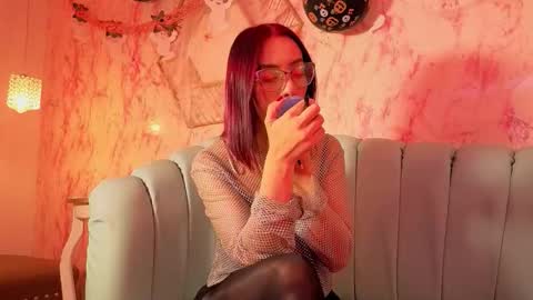 Molly Evanss online show from 10.28.25