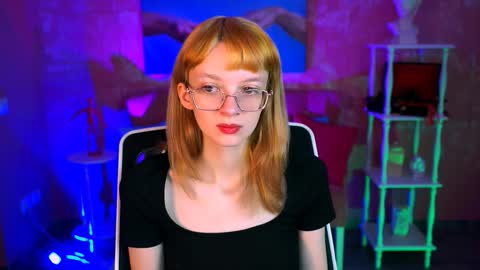 Snapshot of mollyjiggles chatting on 10.03.25 mollyjiggles online show from 10.03.25