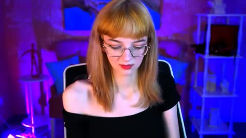 Snapshot of mollyjiggles chatting on 10.08.25 mollyjiggles online show from 10.08.25