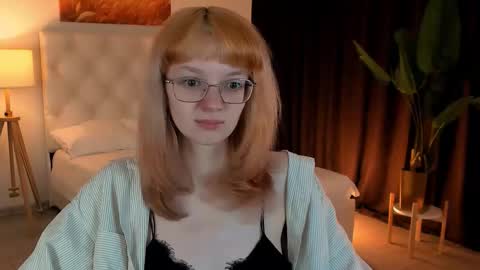 Snapshot of mollyjiggles chatting on 10.11.25 mollyjiggles online show from 10.11.25