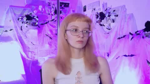 Snapshot of mollyjiggles chatting on 10.22.25 mollyjiggles online show from 10.22.25