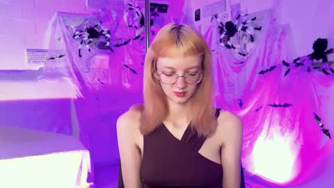 Snapshot of mollyjiggles chatting on 10.23.25 mollyjiggles online show from 10.23.25