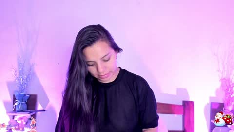 Snapshot of mollylewis18 chatting on 01.07.25 New girl Emily Valentina  Michelle online show from 01.07.25