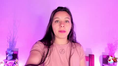 Snapshot of mollylewis18 chatting on 01.08.25 New girl Emily Valentina  Michelle online show from 01.08.25