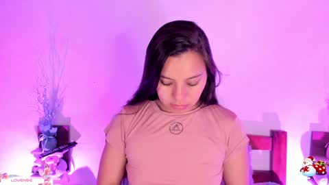 Snapshot of mollylewis18 chatting on 01.08.25 New girl Emily Valentina  Michelle online show from 01.08.25