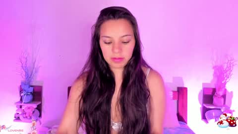 Snapshot of mollylewis18 chatting on 01.09.25 New girl Emily Valentina  Michelle online show from 01.09.25