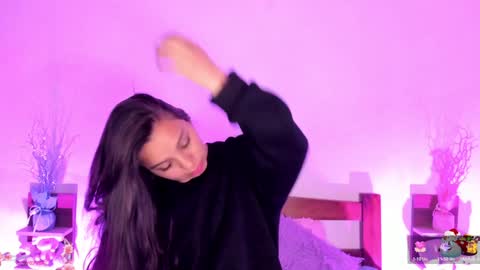 Snapshot of mollylewis18 chatting on 01.10.25 New girl Emily Valentina  Michelle online show from 01.10.25