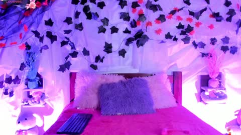 Snapshot of mollylewis18 chatting on 02.04.25 New girl Emily Valentina  Michelle online show from 02.04.25