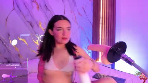 Snapshot of mollylewis18 chatting on 10.21.25 New girl Emily Valentina  Michelle online show from 10.21.25