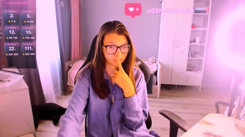 Snapshot of mollylollipop20 chatting on 09.09.25 KIRA online show from 09.09.25