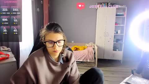 Snapshot of mollylollipop20 chatting on 09.15.25 KIRA online show from 09.15.25