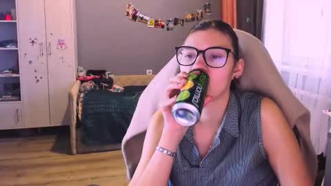  KIRA  online show from 12.15.25