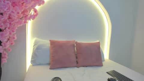 Snapshot of mollylove_ chatting on 06.24.26 mollylove_ online show from 06.24.26
