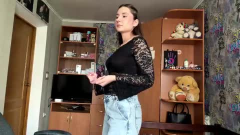 Molly online show from 06.04.26
