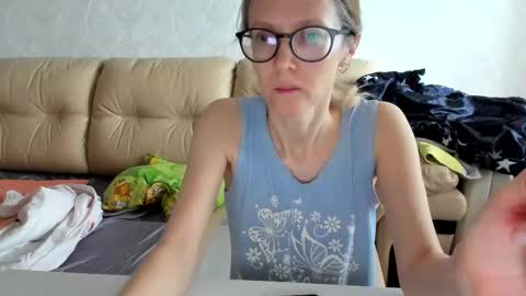 AngelMomm online show from 02.19.25