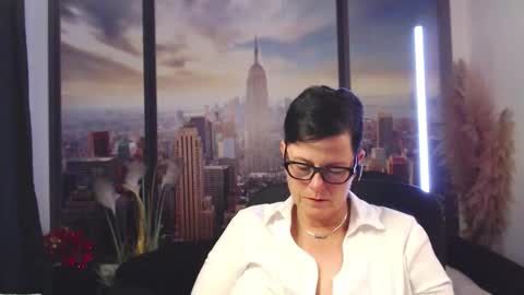 Snapshot of mollysun chatting on 09.18.25 MollySun Nina Randmann online show from 09.18.25