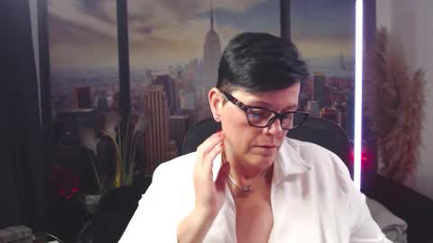 Snapshot of mollysun chatting on 09.23.25 MollySun Nina Randmann online show from 09.23.25