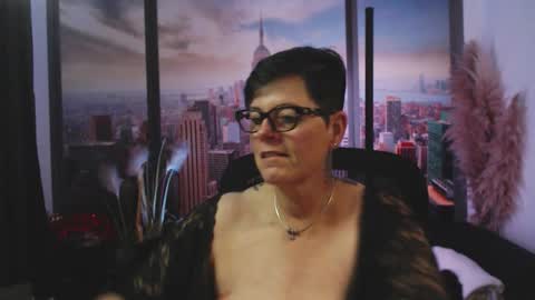 Snapshot of mollysun chatting on 10.09.25 MollySun Nina Randmann online show from 10.09.25