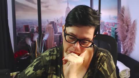 Snapshot of mollysun chatting on 10.13.25 MollySun Nina Randmann online show from 10.13.25