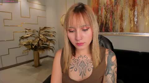 Snapshot of mollysunders_ chatting on 06.13.26 Molly Sunders online show from 06.13.26