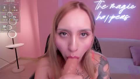 Snapshot of mollysunders_ chatting on 06.26.26 Molly Sunders online show from 06.26.26