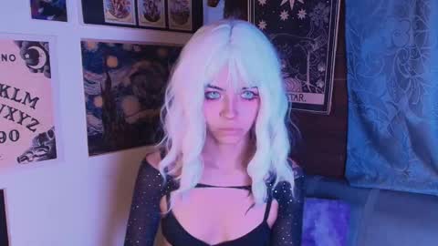 Snapshot of mollyycrystal chatting on 09.22.25 mollyycrystal online show from 09.22.25
