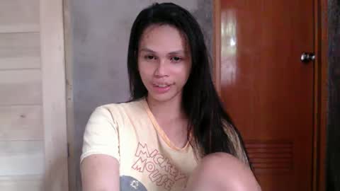 Snapshot of momi_khem019 chatting on 03.01.25 MOMIKHEM online show from 03.01.25