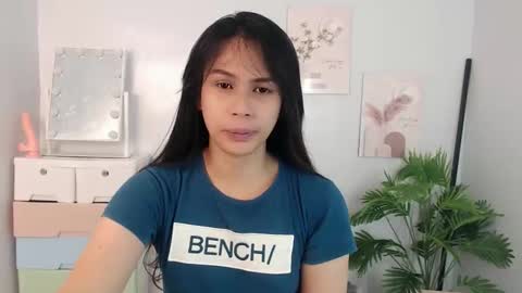 Snapshot of momi_khem019 chatting on 09.14.25 MOMIKHEM online show from 09.14.25