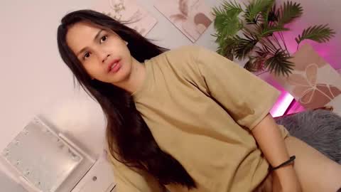 Snapshot of momi_khem019 chatting on 09.19.25 MOMIKHEM online show from 09.19.25