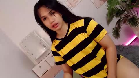 Snapshot of momi_khem019 chatting on 09.22.25 MOMIKHEM online show from 09.22.25