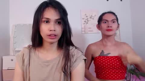 Snapshot of momi_khem019 chatting on 10.13.25 MOMIKHEM online show from 10.13.25