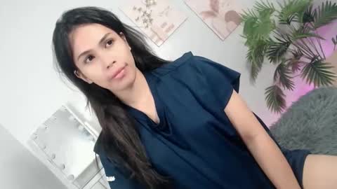 Snapshot of momi_khem019 chatting on 10.28.25 MOMIKHEM online show from 10.28.25