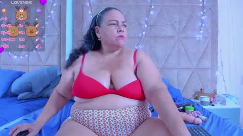 Snapshot of mommy_cute chatting on 12.17.24 Jelitza online show from 12.17.24