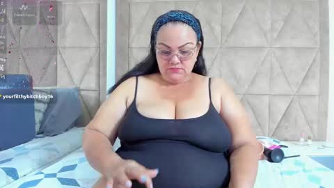 Snapshot of mommy_cute chatting on 02.12.25 Jelitza online show from 02.12.25