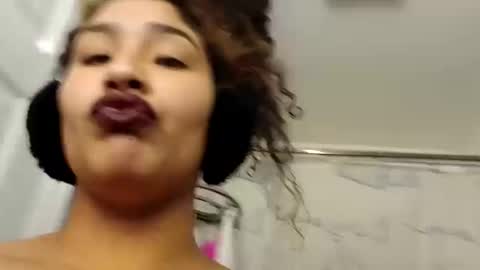 Snapshot of mommybubbles chatting on 01.11.25 Mommy bubbles online show from 01.11.25