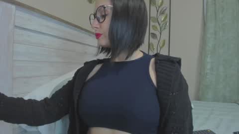 Snapshot of mommyfuckmilf_ chatting on 02.20.25 Anny online show from 02.20.25