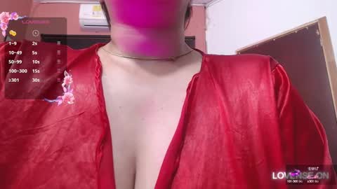 Snapshot of mommyissuess_ chatting on 03.07.25 Daphne  online show from 03.07.25