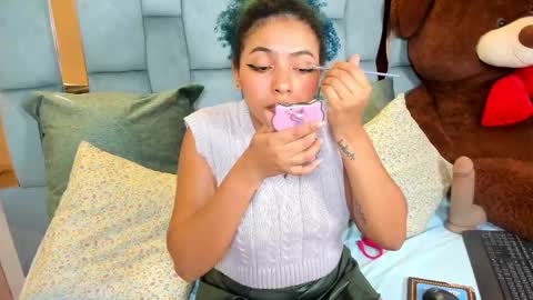 Momo  online show from 09.22.25