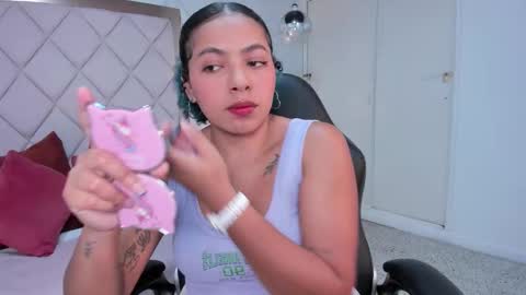 Momo  online show from 12.02.25