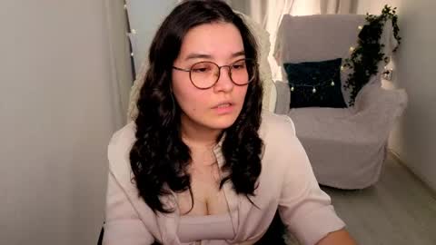 Momo online show from 06.04.26